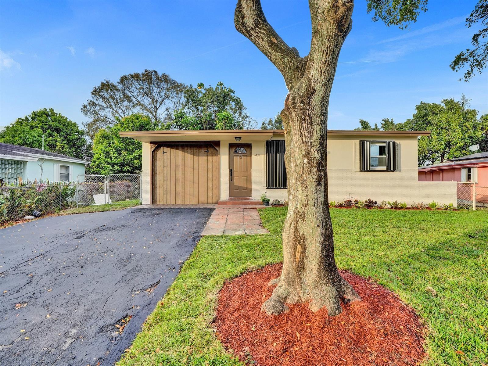 6251 Nw 12th Ct, Sunrise, Miami-Dade County, Florida - 5 Bedrooms  
2 Bathrooms - 