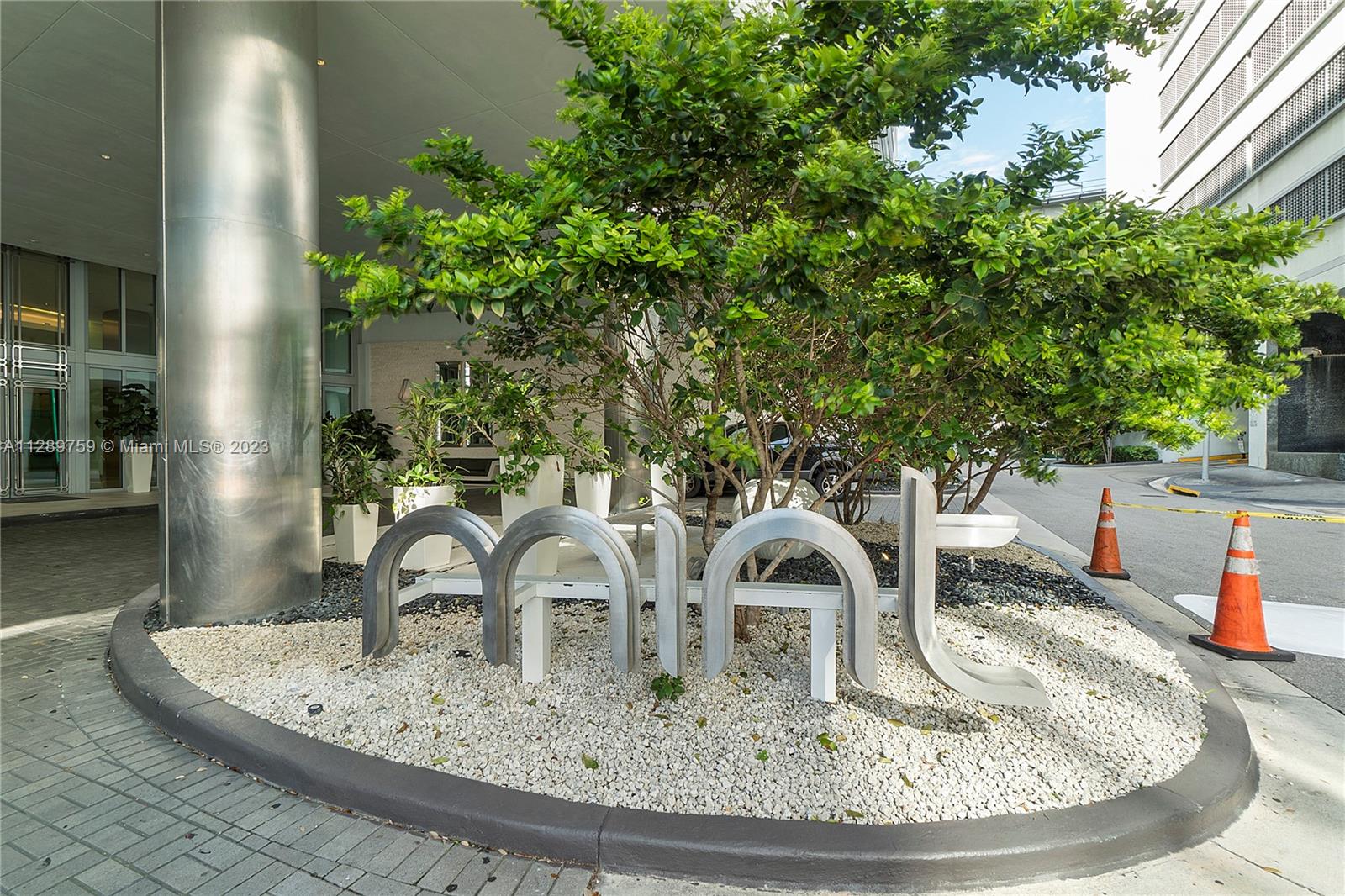 MINT CONDO - Residential