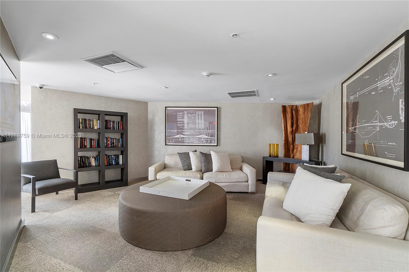 MINT CONDO - Residential