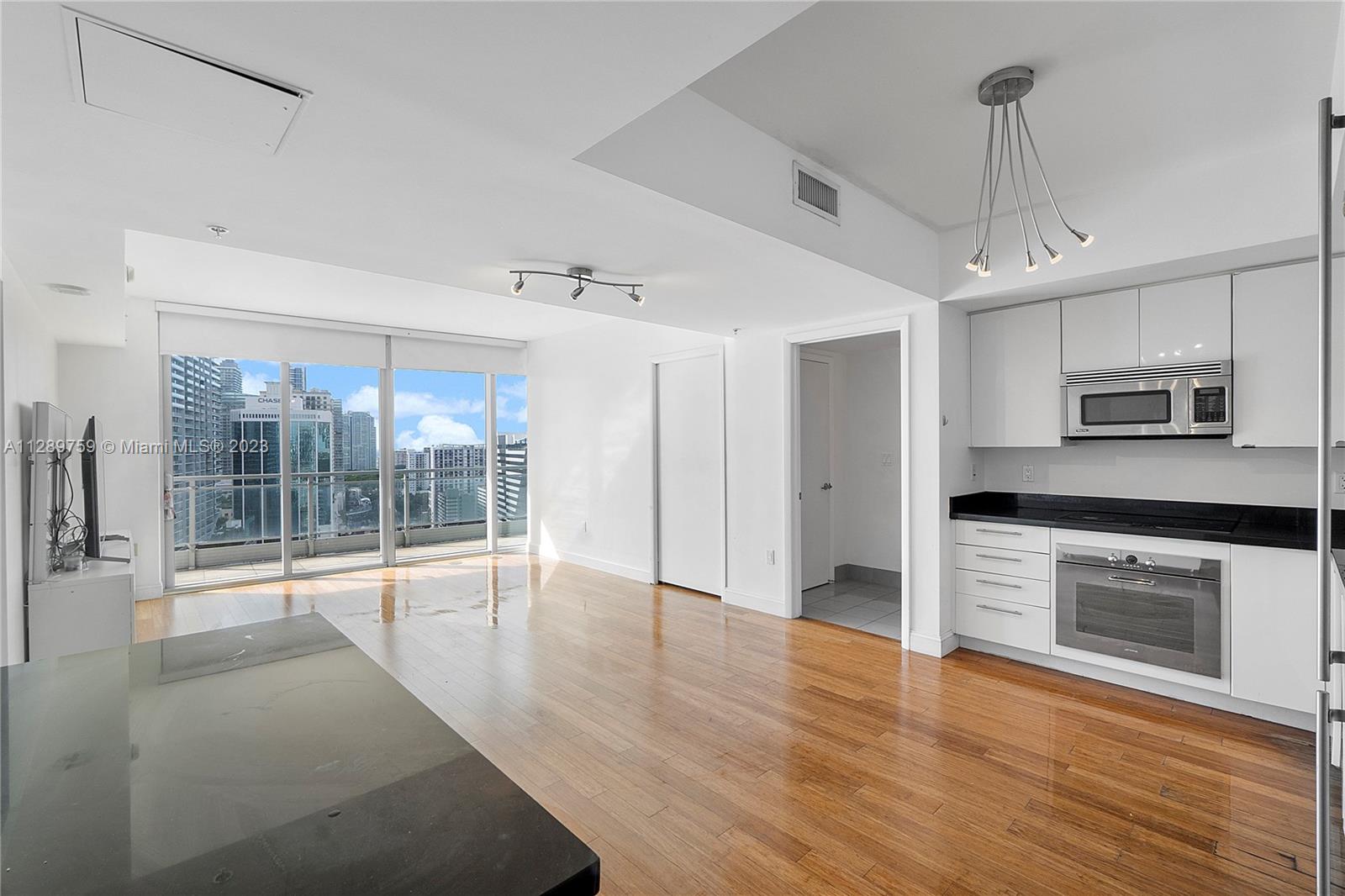 MINT CONDO - Residential