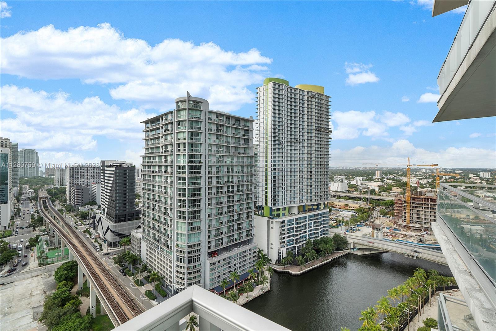 MINT CONDO - Residential
