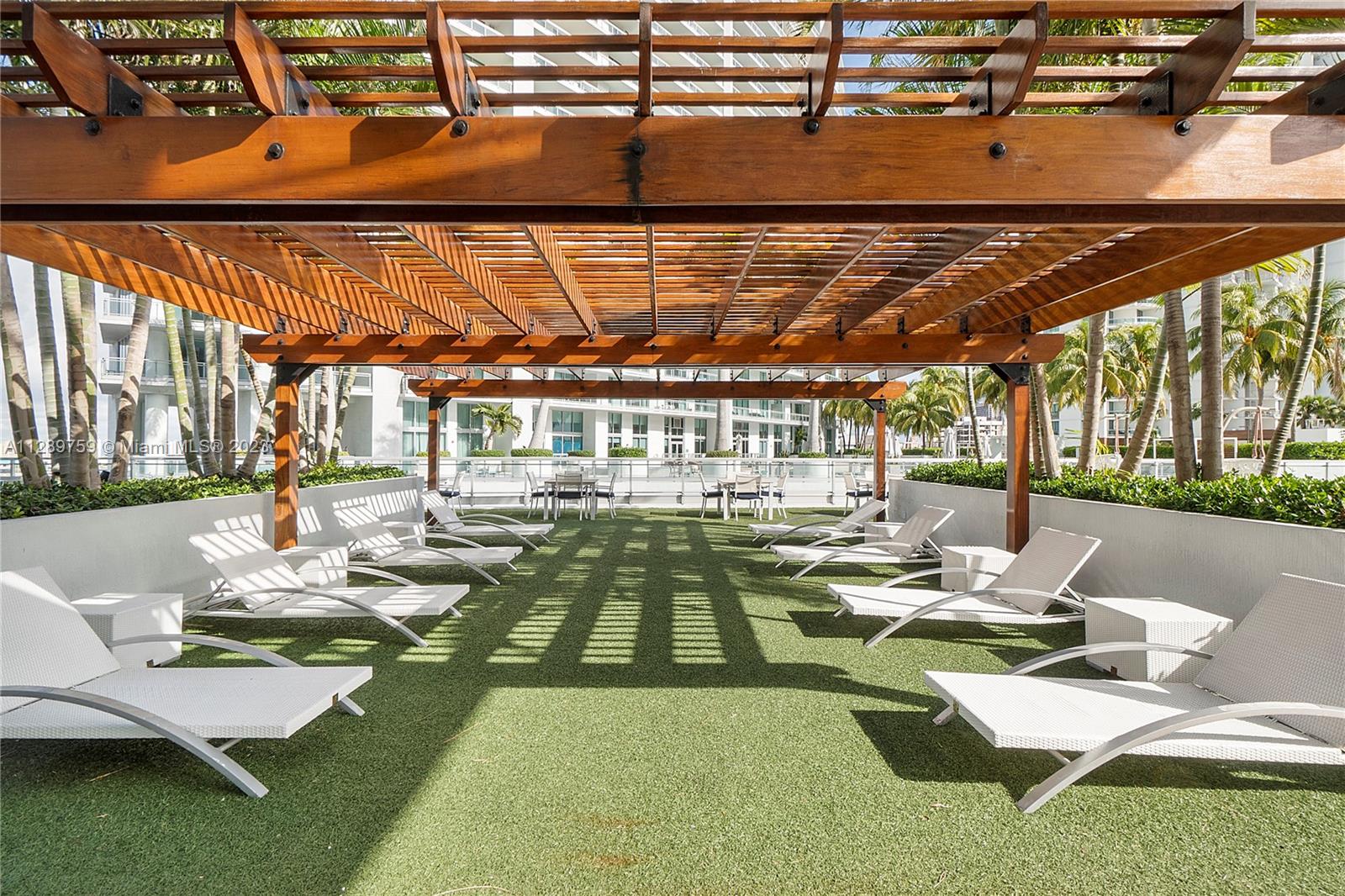 MINT CONDO - Residential