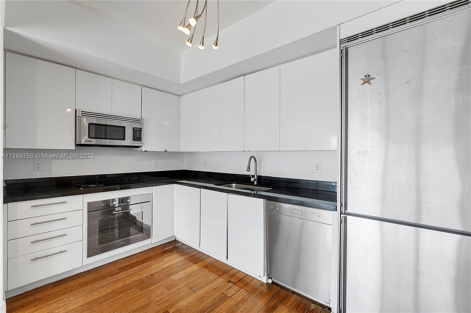 MINT CONDO - Residential