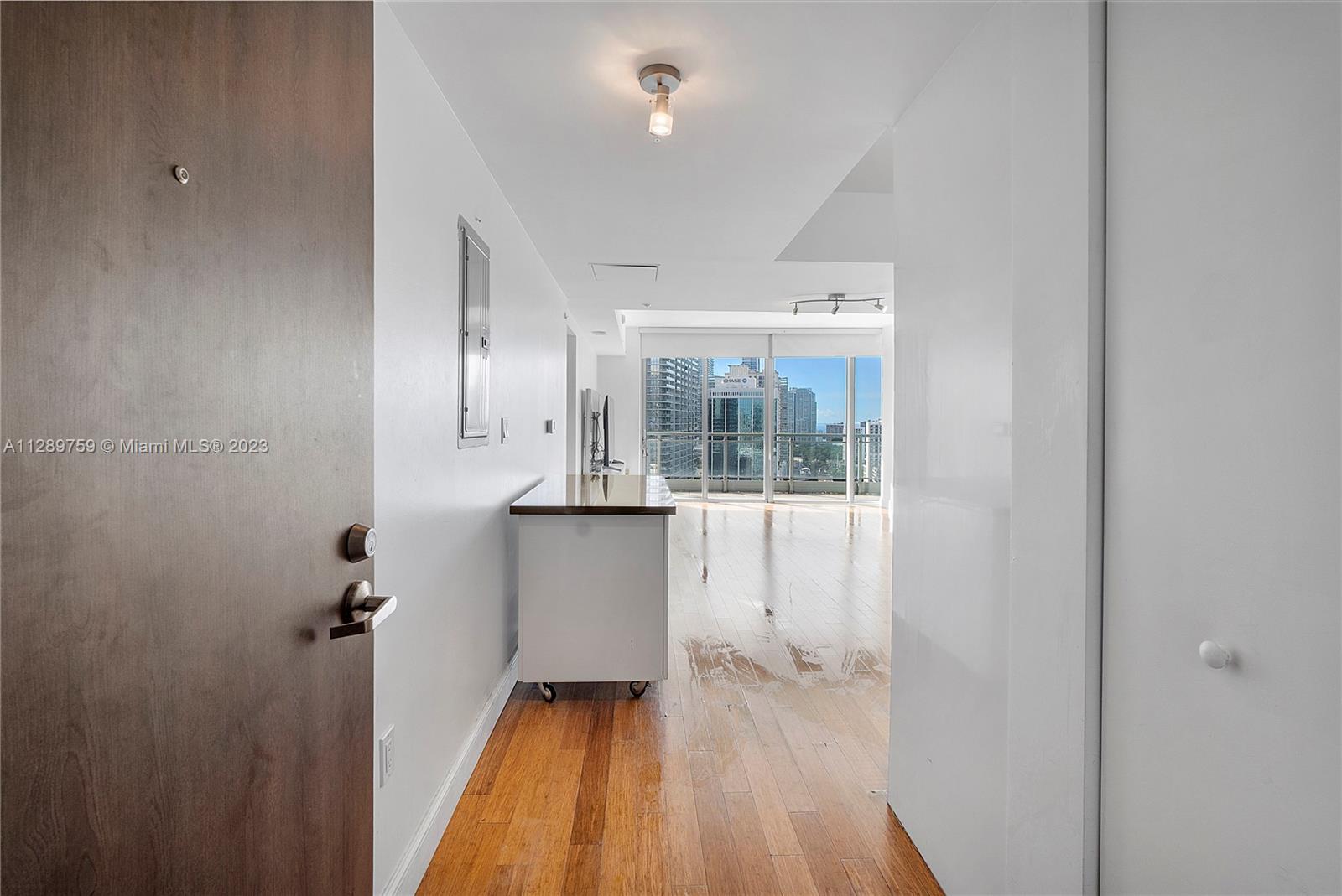 MINT CONDO - Residential