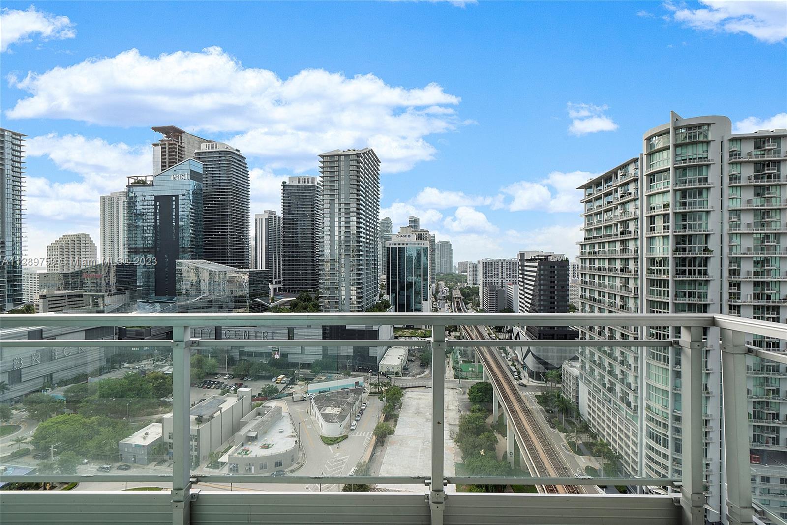 MINT CONDO - Residential
