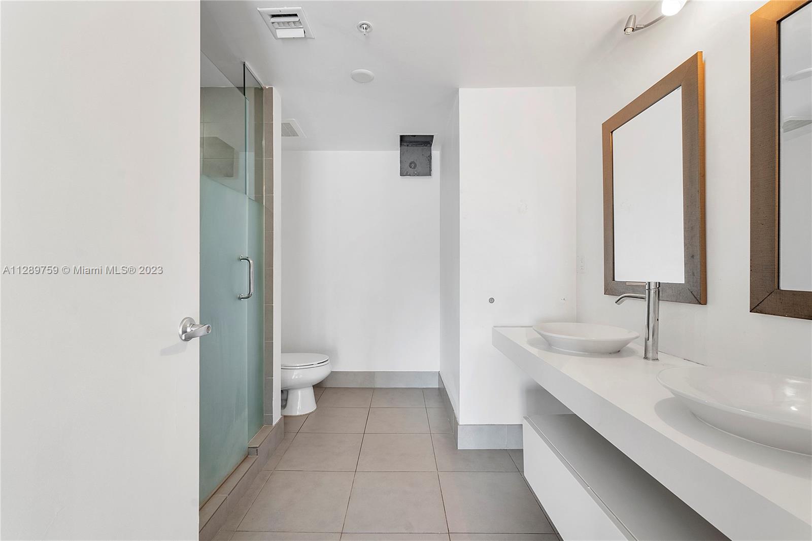 MINT CONDO - Residential