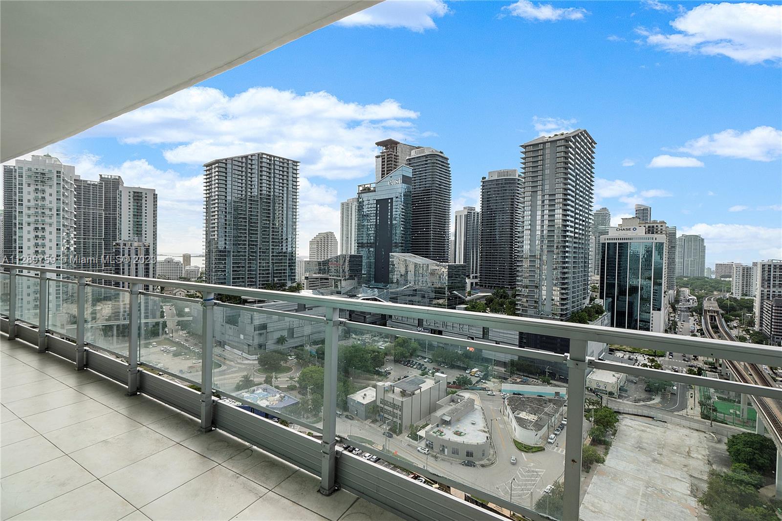 MINT CONDO - Residential