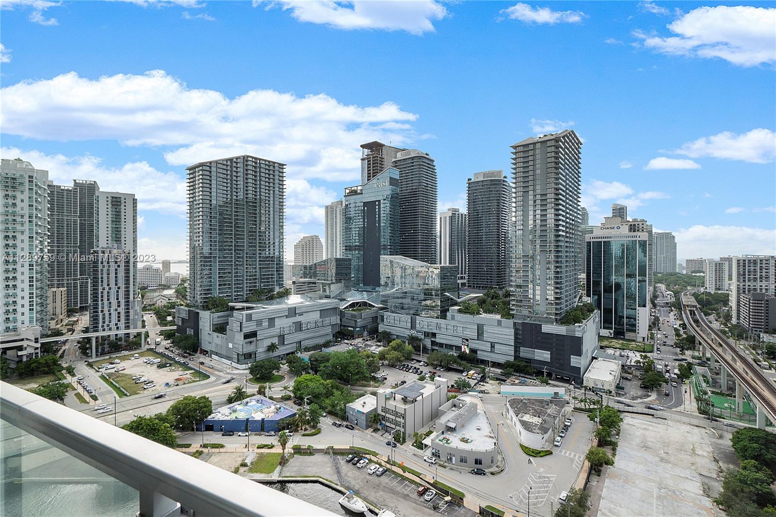 MINT CONDO - Residential
