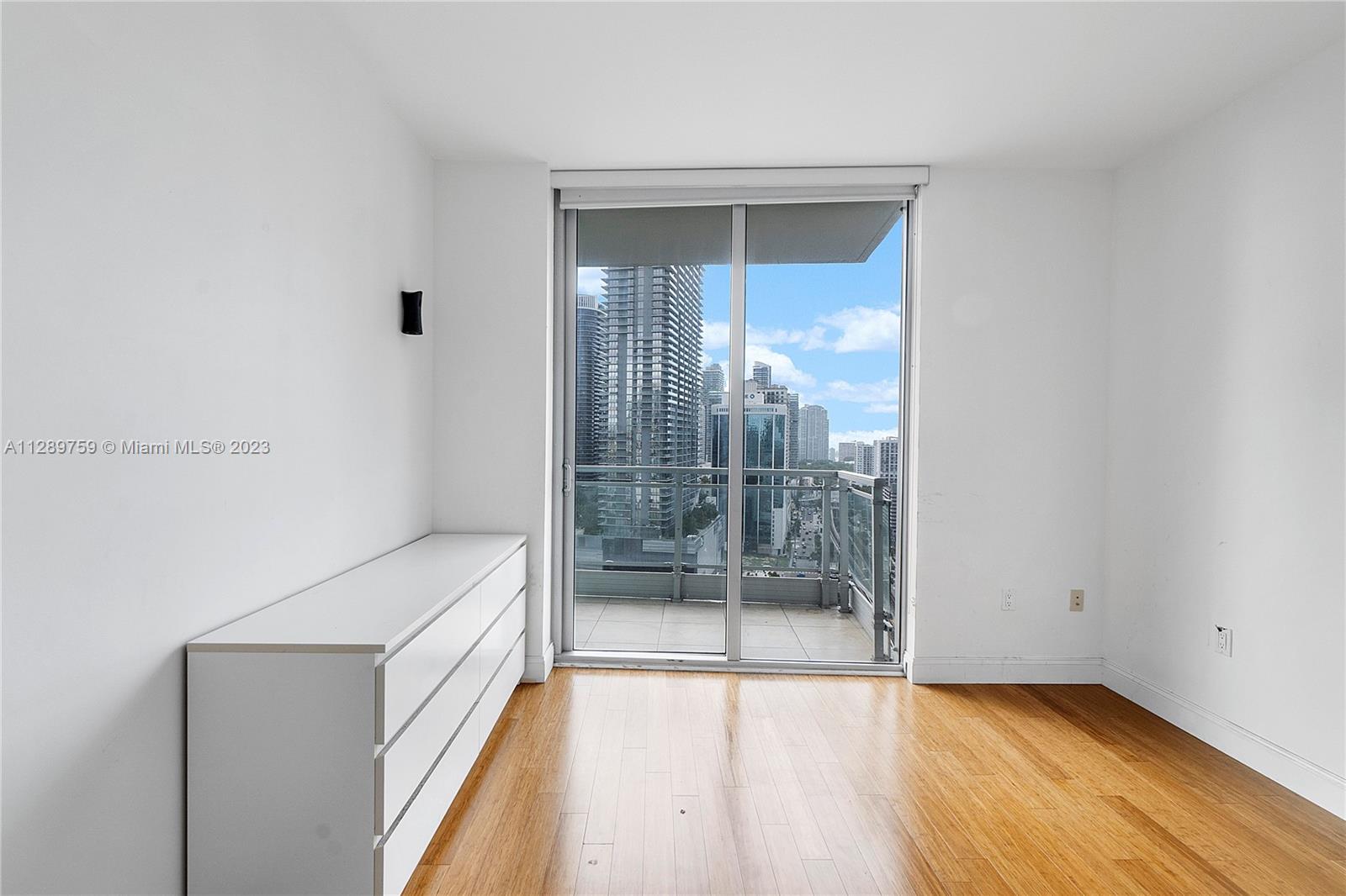 MINT CONDO - Residential