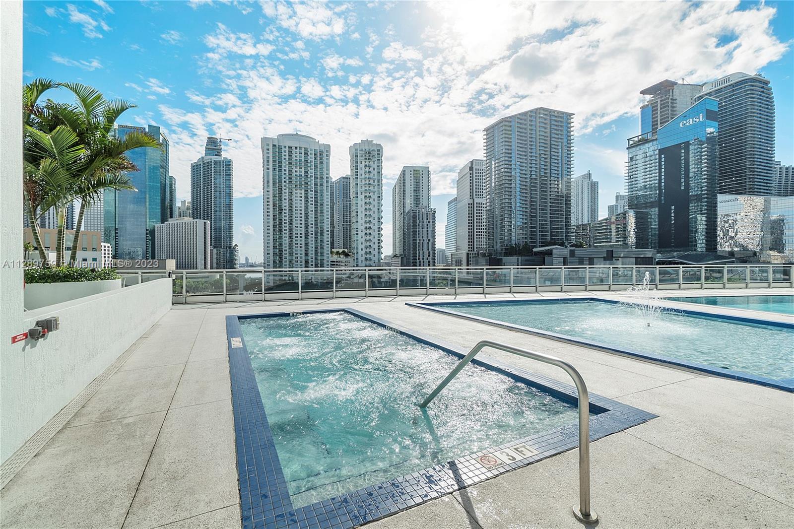 MINT CONDO - Residential