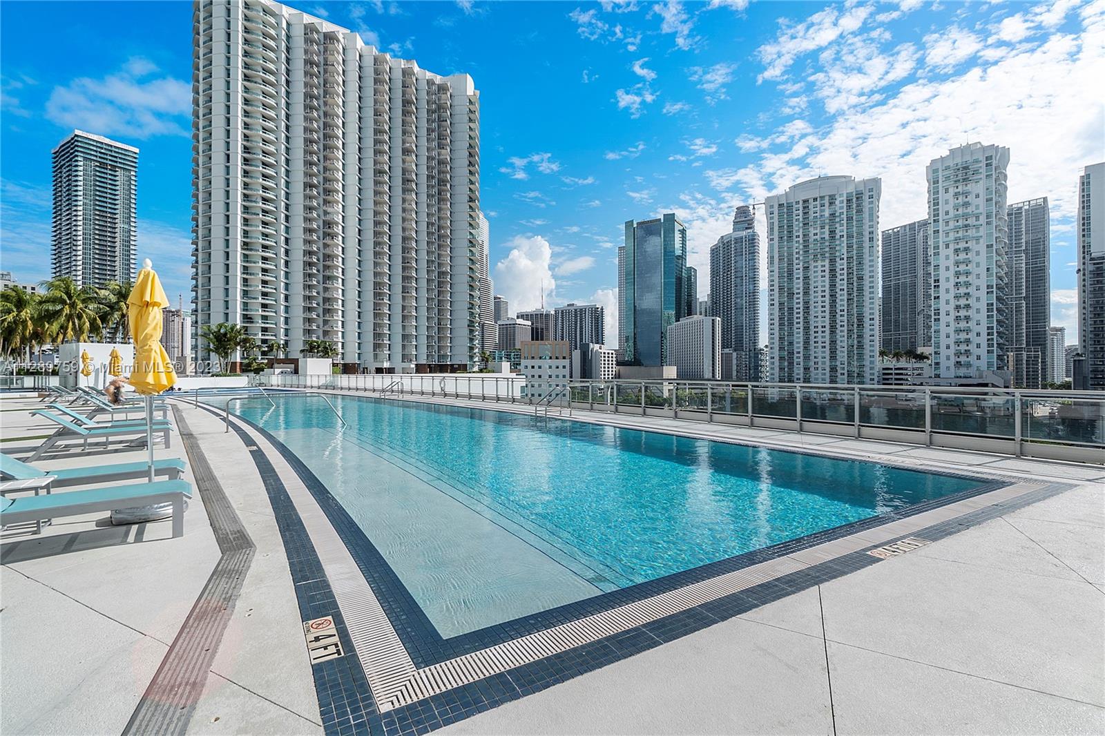 MINT CONDO - Residential