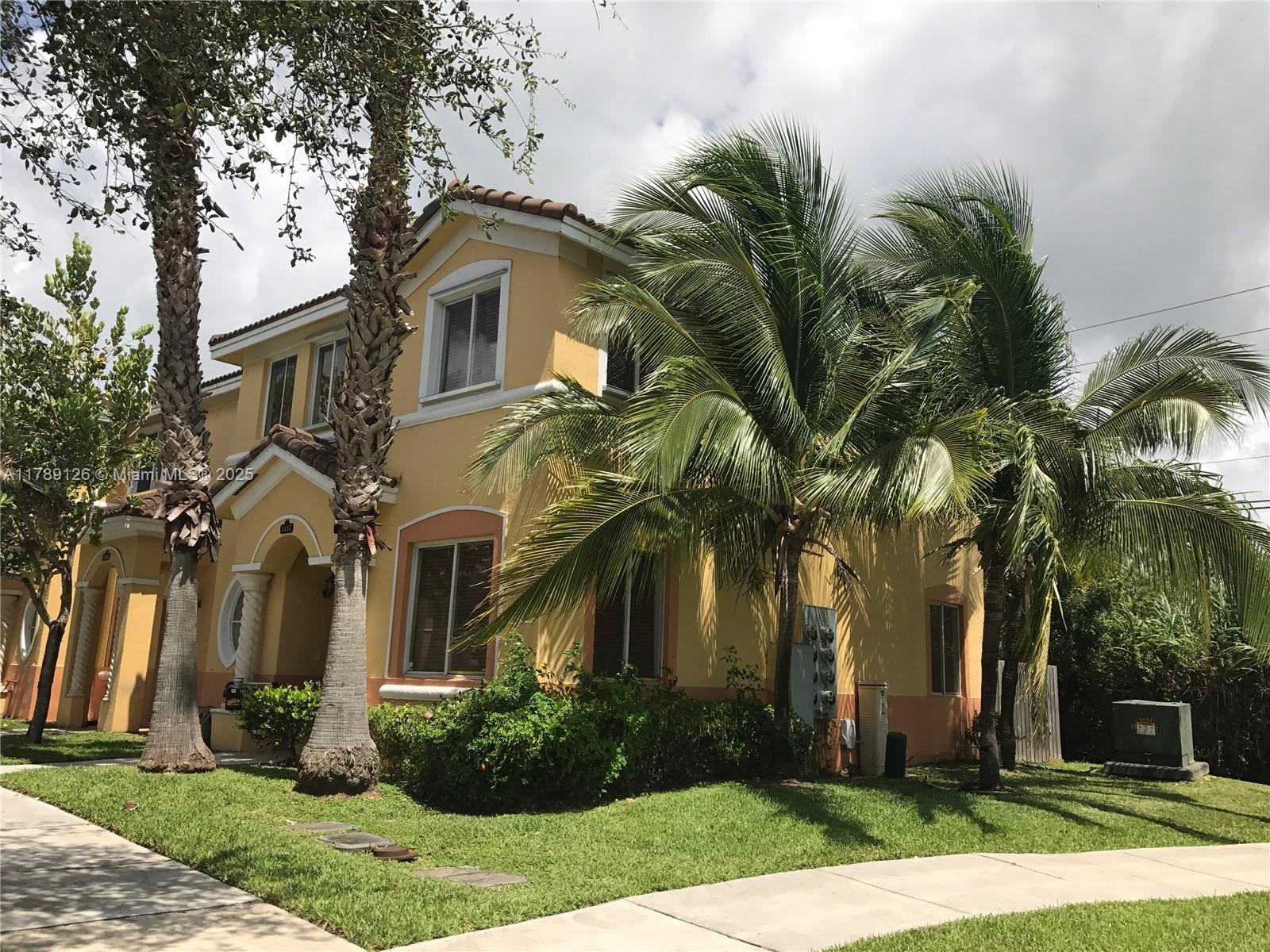 Property for Sale at 1487 Se 24th Ct, Homestead, Miami-Dade County, Florida - Bedrooms: 3 
Bathrooms: 3  - $350,000