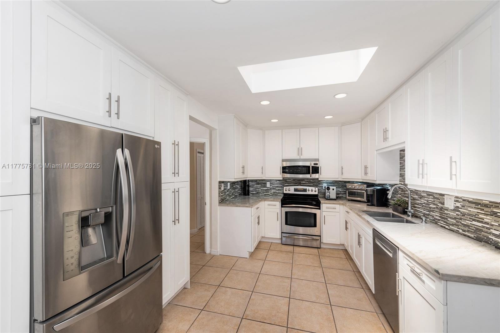 TROPICAL ISLE HOMES SUB 4 - Residential