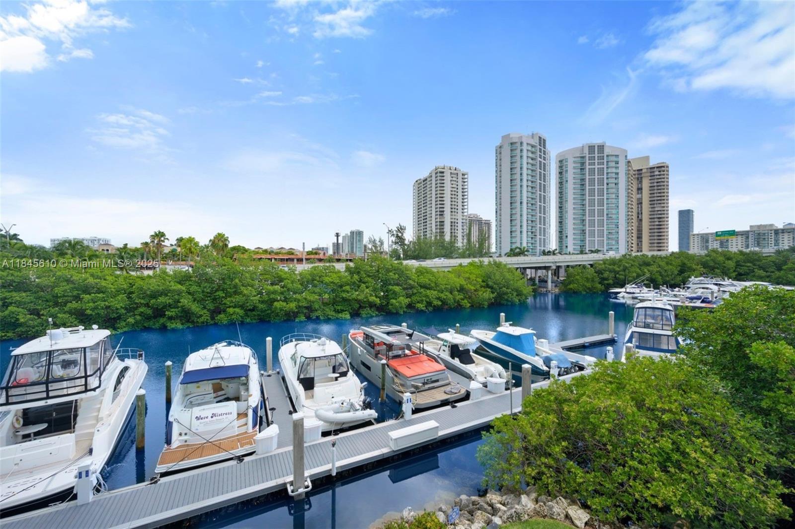GREAT LOCATION & NEWLY RENOVATED FLOATING DOCK! ACCOMODATES A BOAT LESS THAN 50'. ALSO AVAILABLE FOR RENT STARTING SEPTEMBER 1ST.