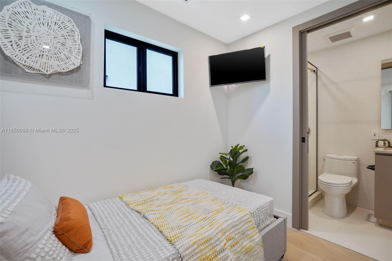 EASTERN SHORES 1ST ADDN - Residential Lease