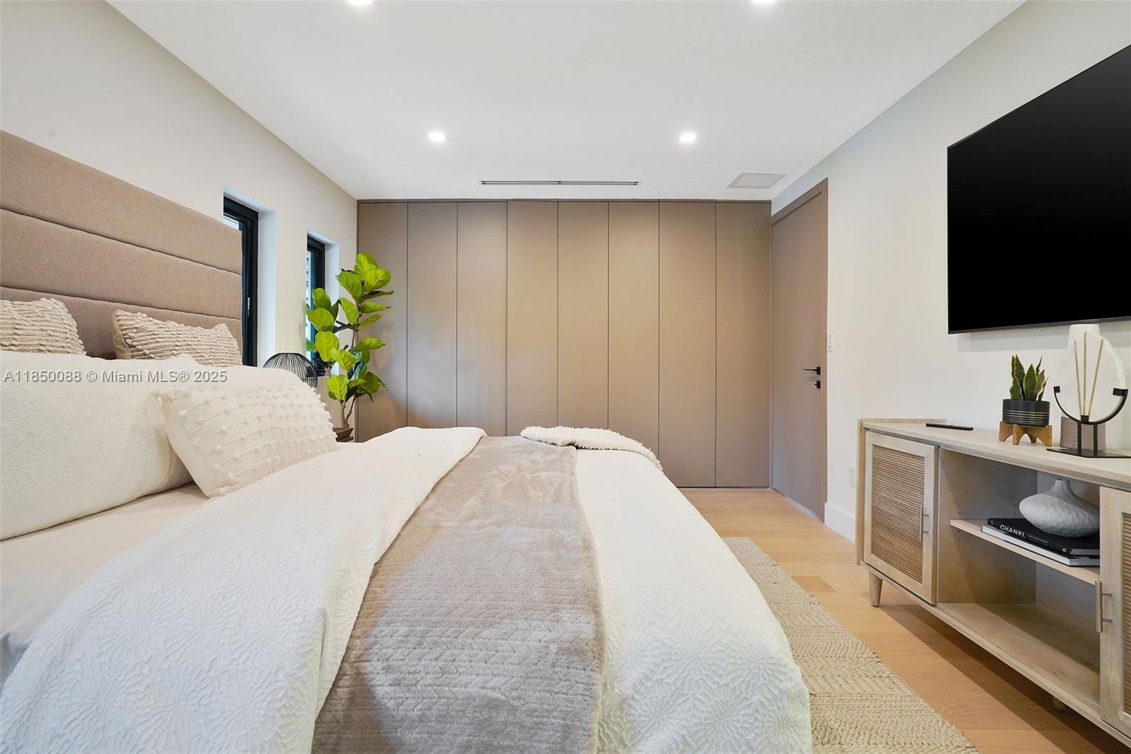 EASTERN SHORES 1ST ADDN - Residential Lease