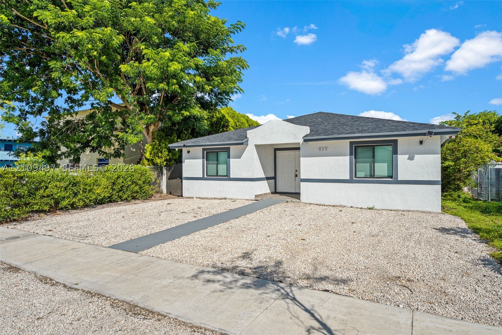 829 SW 5th St