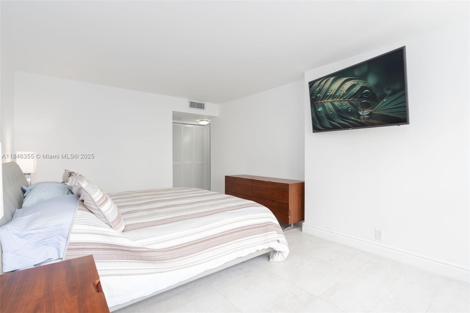 BRICKELL PLACE CONDO - Residential Lease