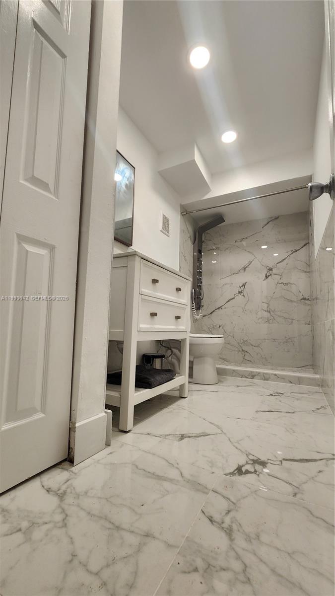 CASA DEL RIO CONDOc - Residential