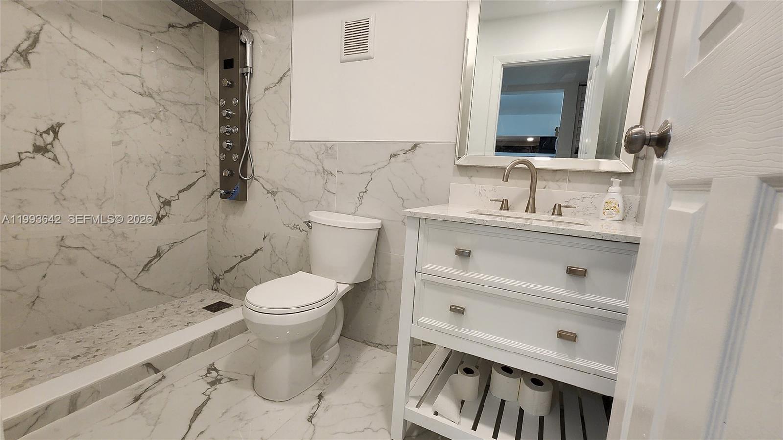 CASA DEL RIO CONDOc - Residential