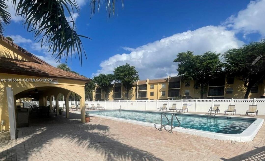 CASA DEL RIO CONDOc - Residential