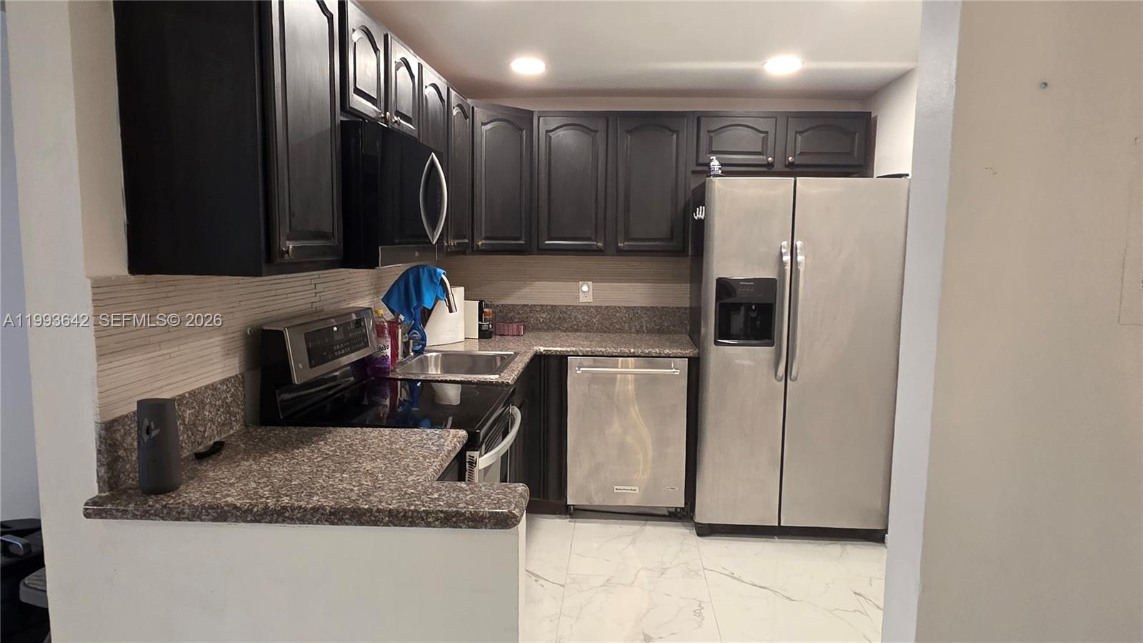 CASA DEL RIO CONDOc - Residential