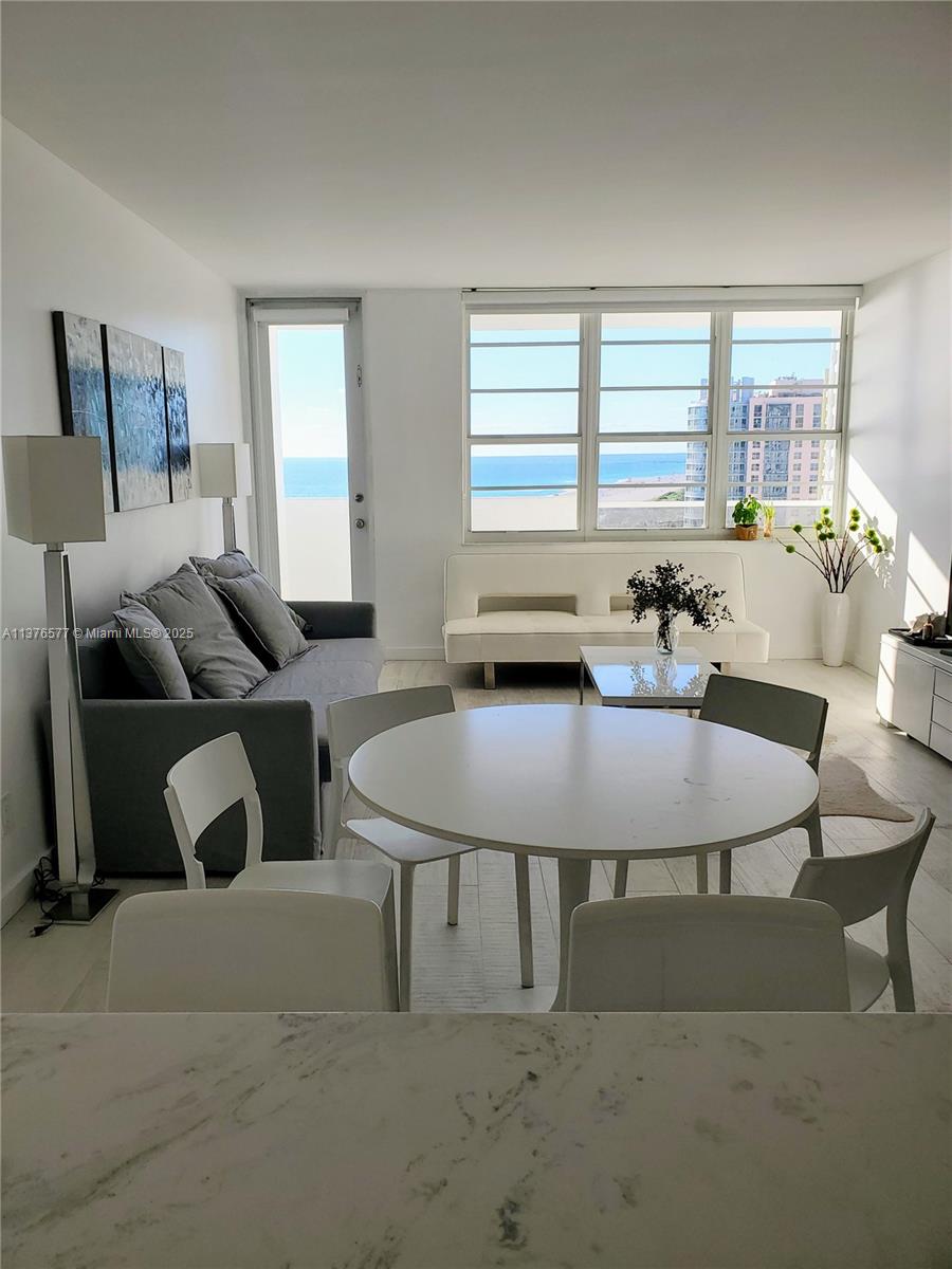 THE DECOPLAGE CONDO - Residential Lease