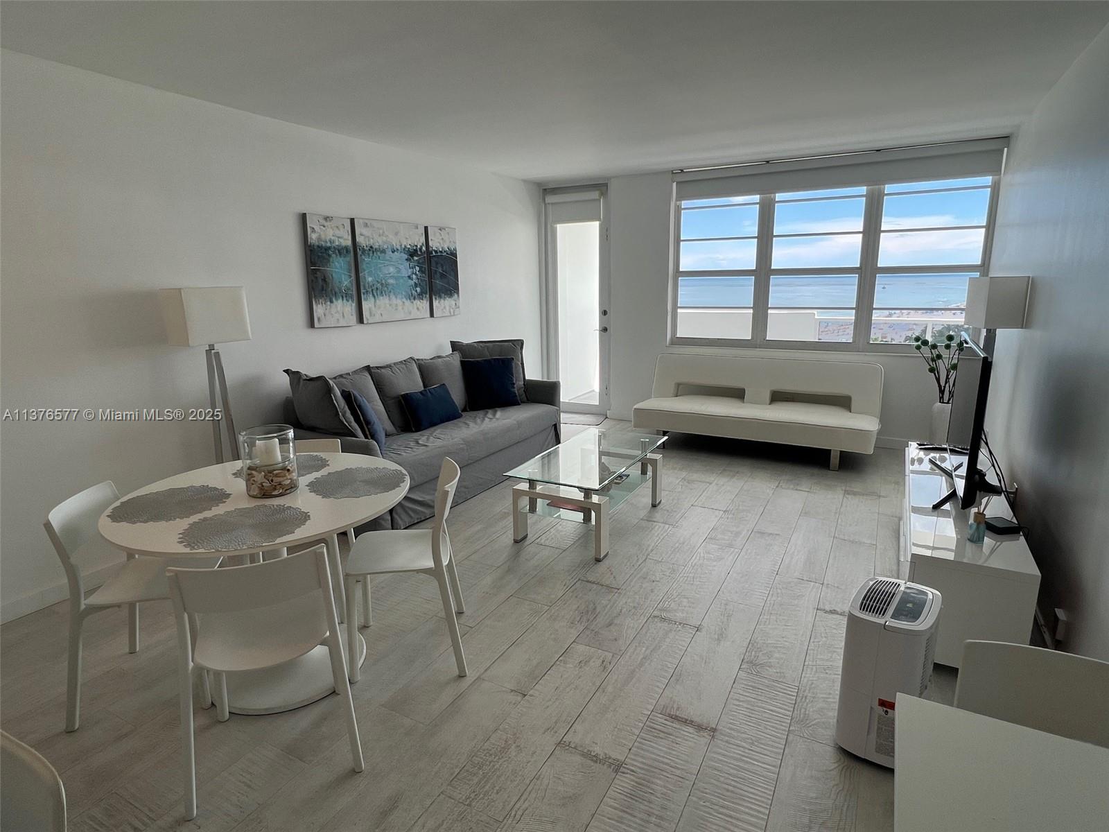 THE DECOPLAGE CONDO - Residential Lease