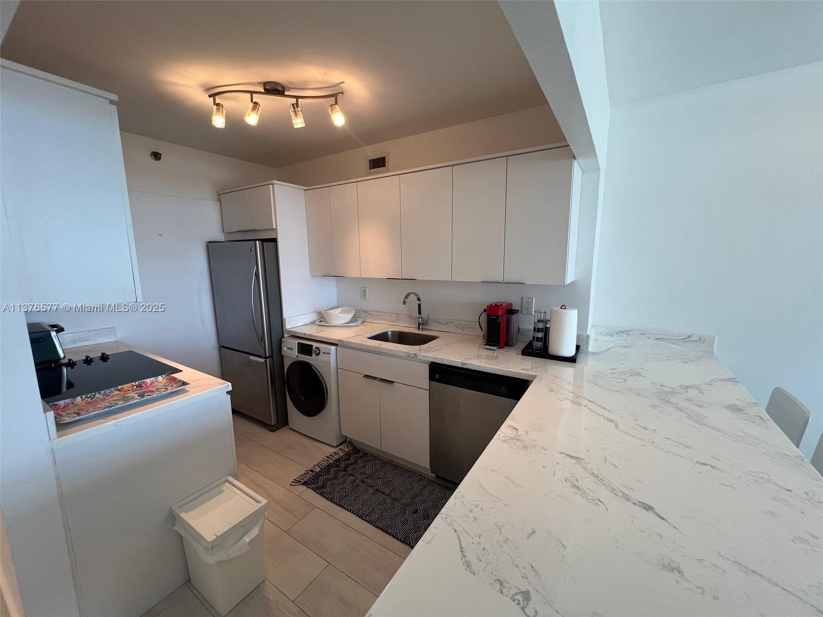 THE DECOPLAGE CONDO - Residential Lease