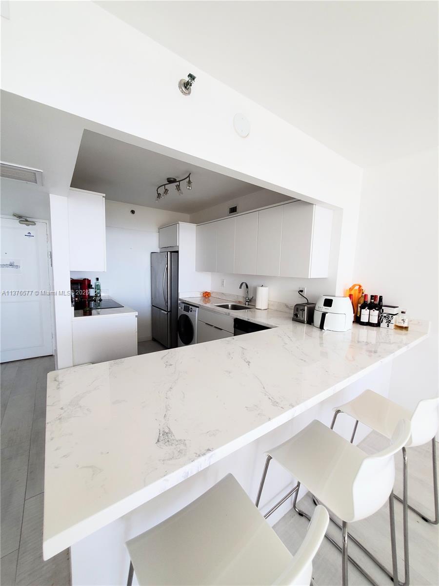 THE DECOPLAGE CONDO - Residential Lease