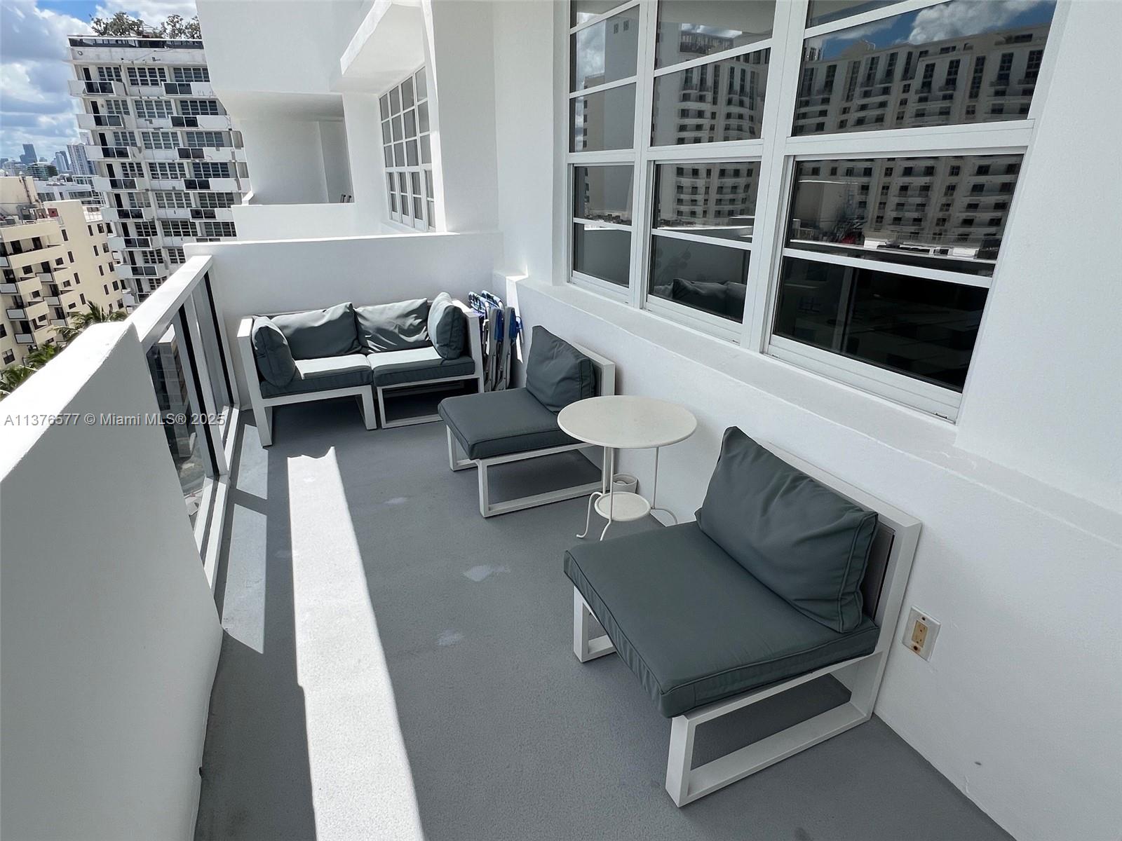 THE DECOPLAGE CONDO - Residential Lease