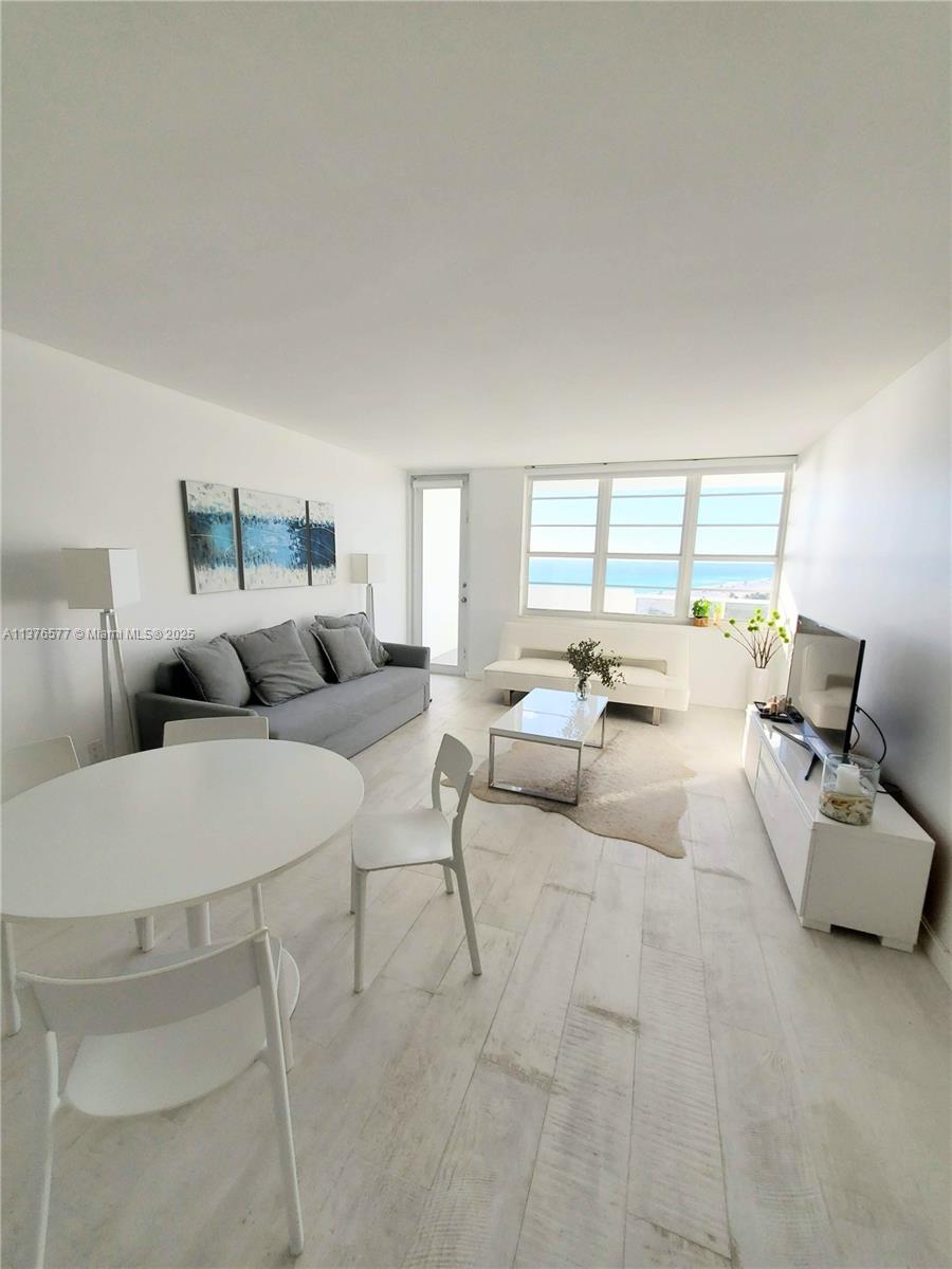 THE DECOPLAGE CONDO - Residential Lease