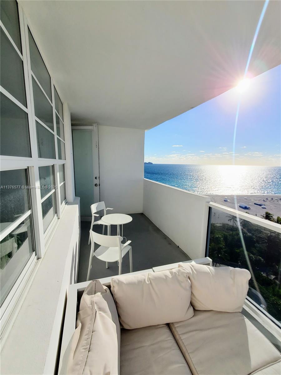 THE DECOPLAGE CONDO - Residential Lease