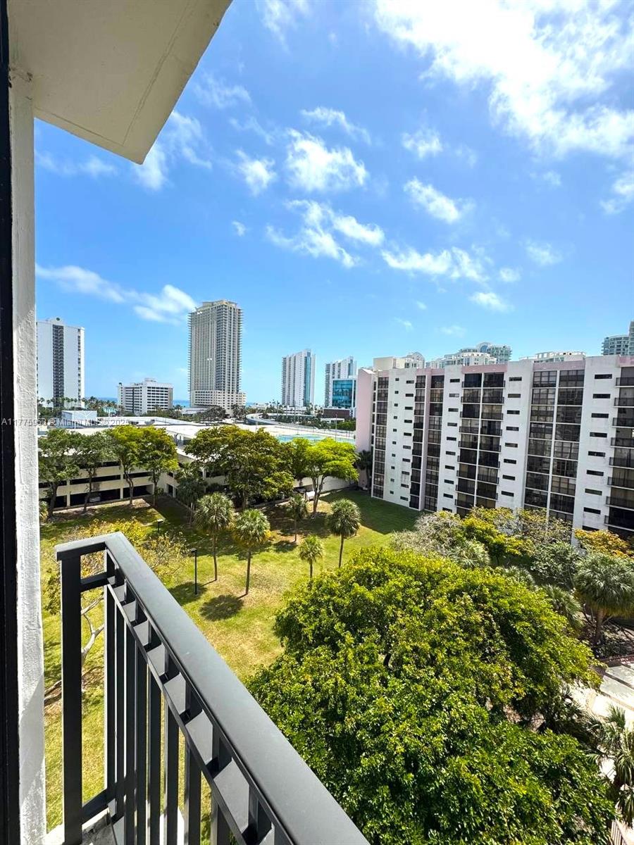 Rental Property at 17011 N Bay Rd 814, Sunny Isles Beach, Miami-Dade County, Florida - Bedrooms: 2 
Bathrooms: 2  - $2,850 MO.