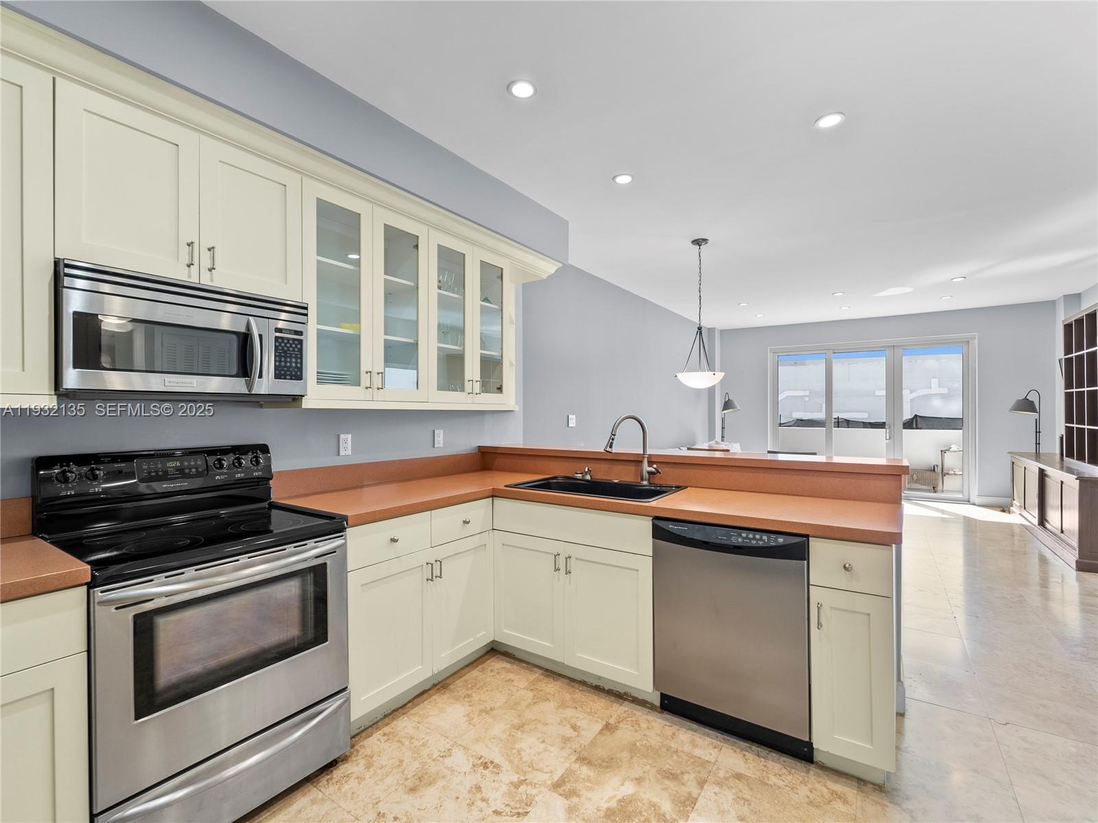 ISLAND TERRACE CONDO - Residential Lease