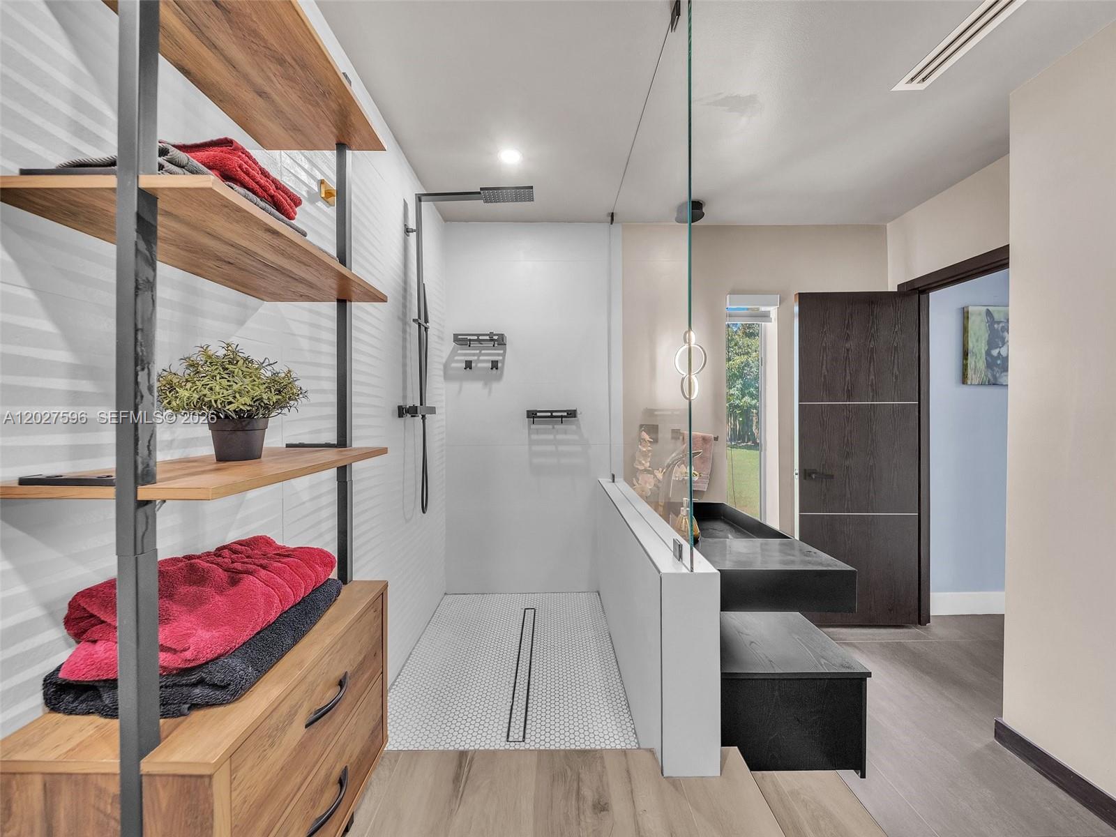HOLLYWOOD LAKES SECTION - Residential