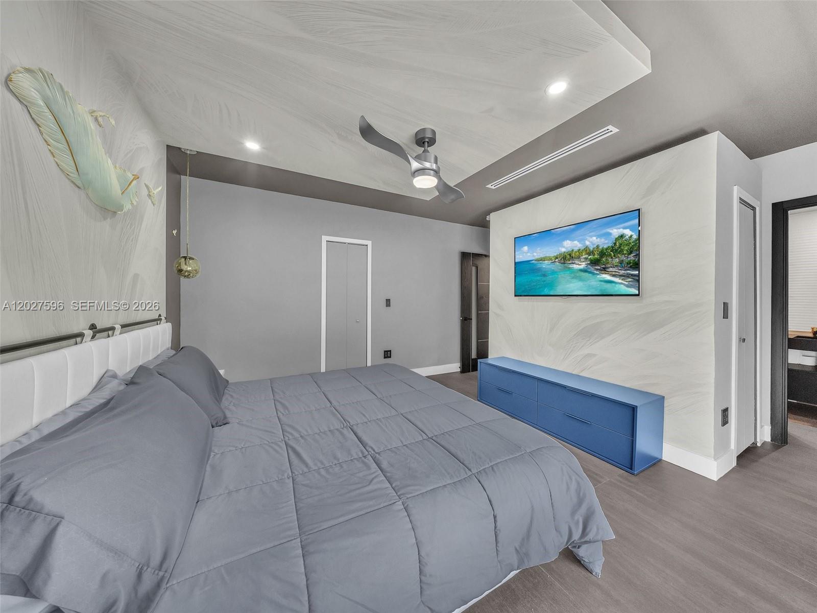 HOLLYWOOD LAKES SECTION - Residential
