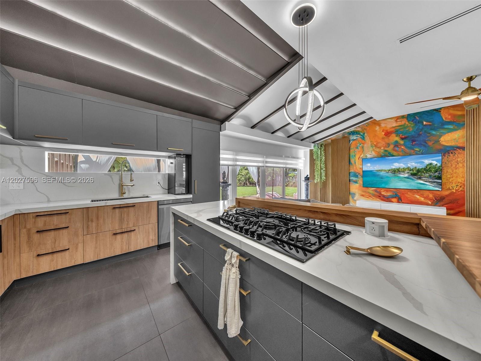 HOLLYWOOD LAKES SECTION - Residential