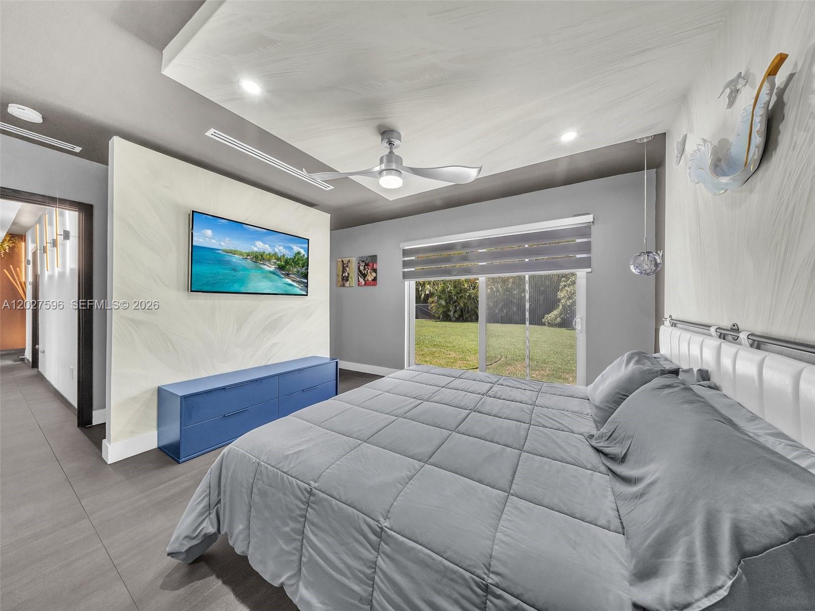 HOLLYWOOD LAKES SECTION - Residential