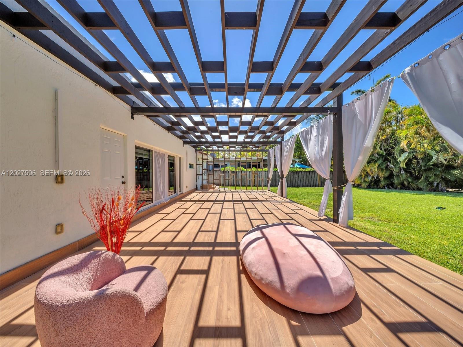 HOLLYWOOD LAKES SECTION - Residential