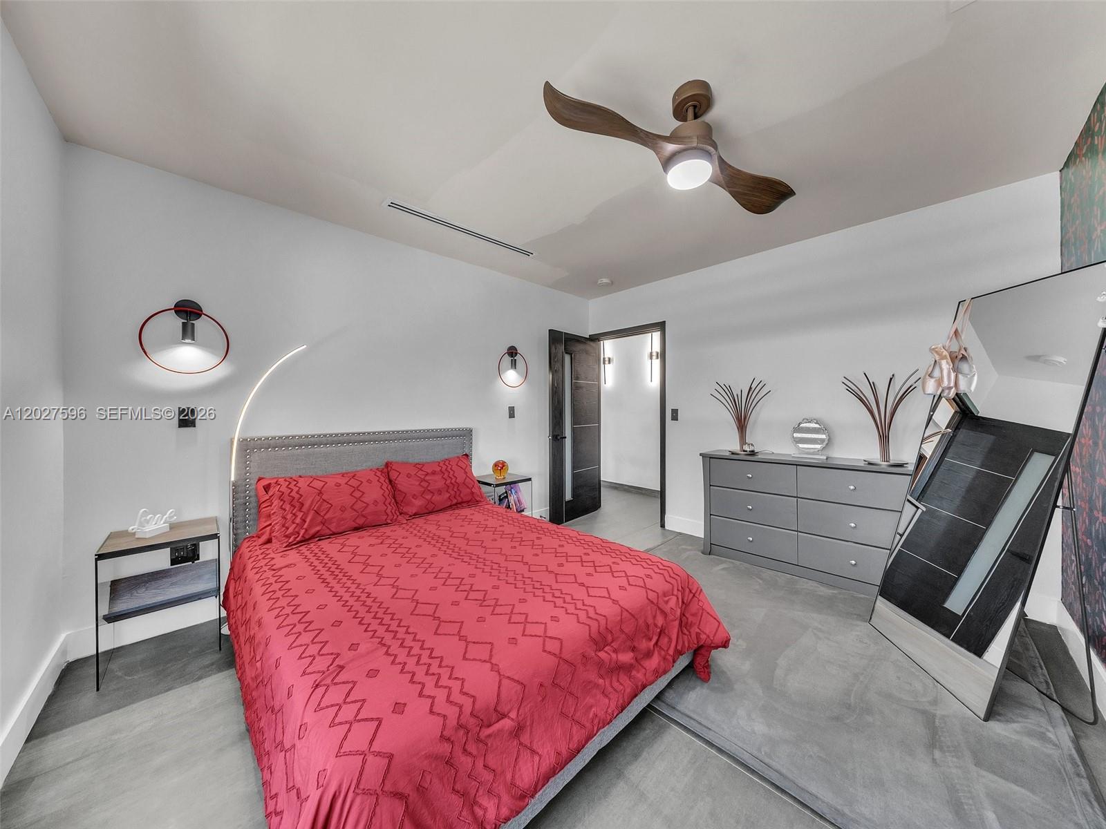 HOLLYWOOD LAKES SECTION - Residential