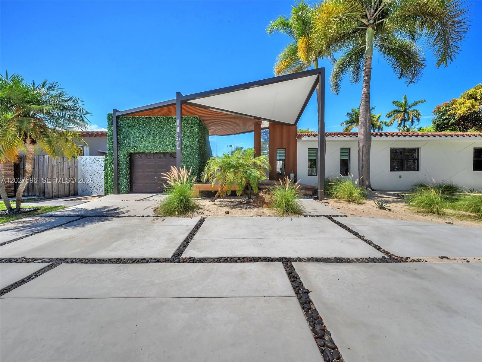 HOLLYWOOD LAKES SECTION - Residential
