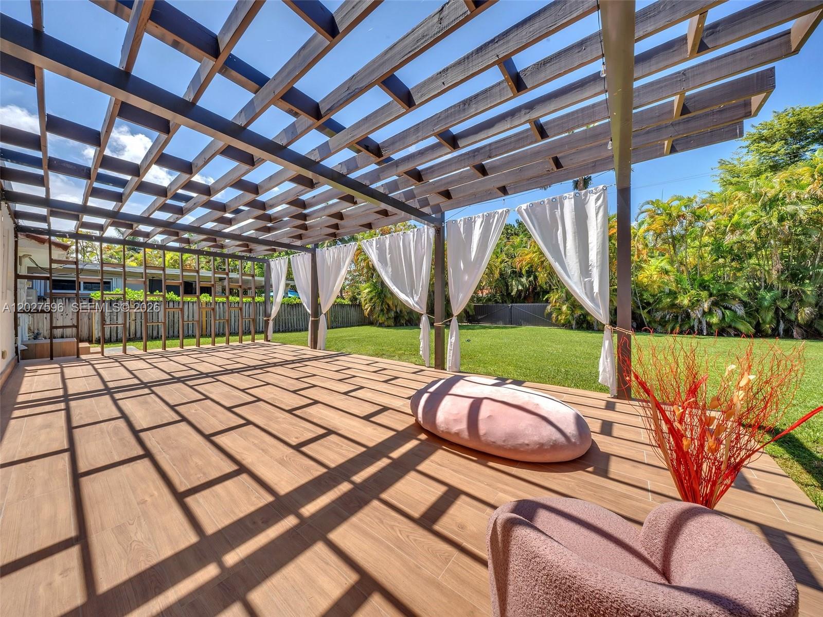 HOLLYWOOD LAKES SECTION - Residential