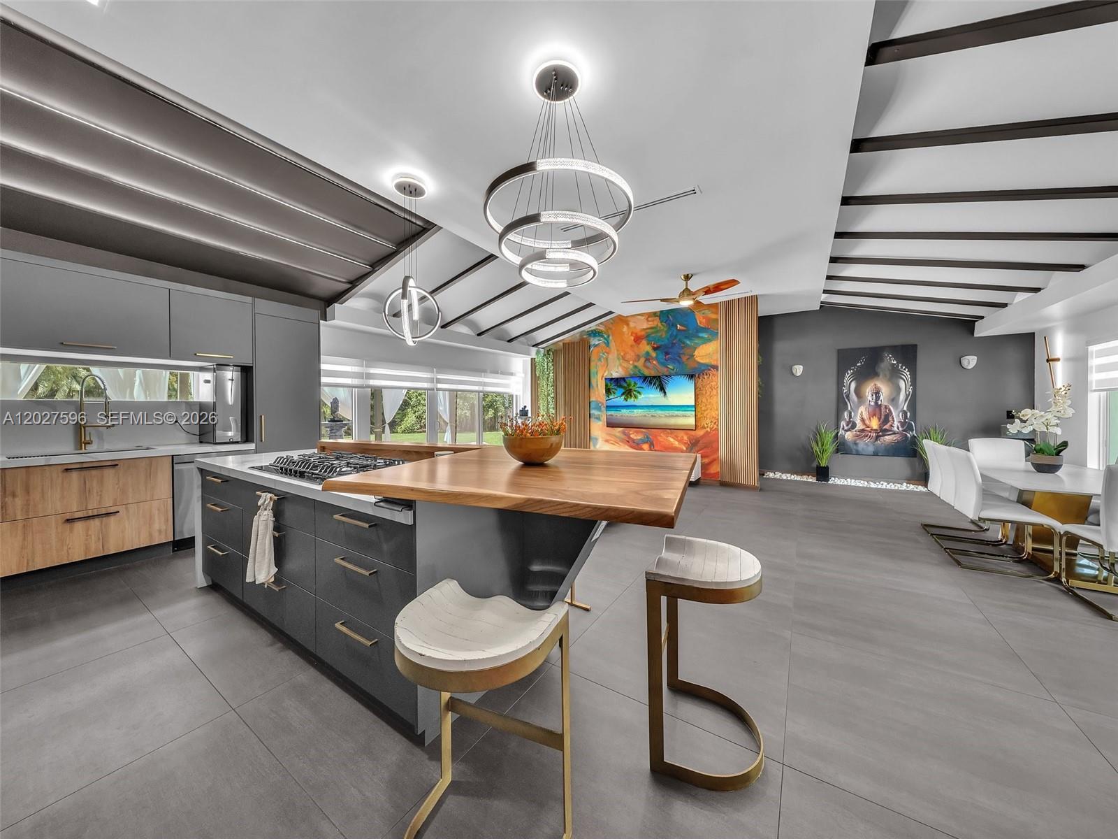 HOLLYWOOD LAKES SECTION - Residential