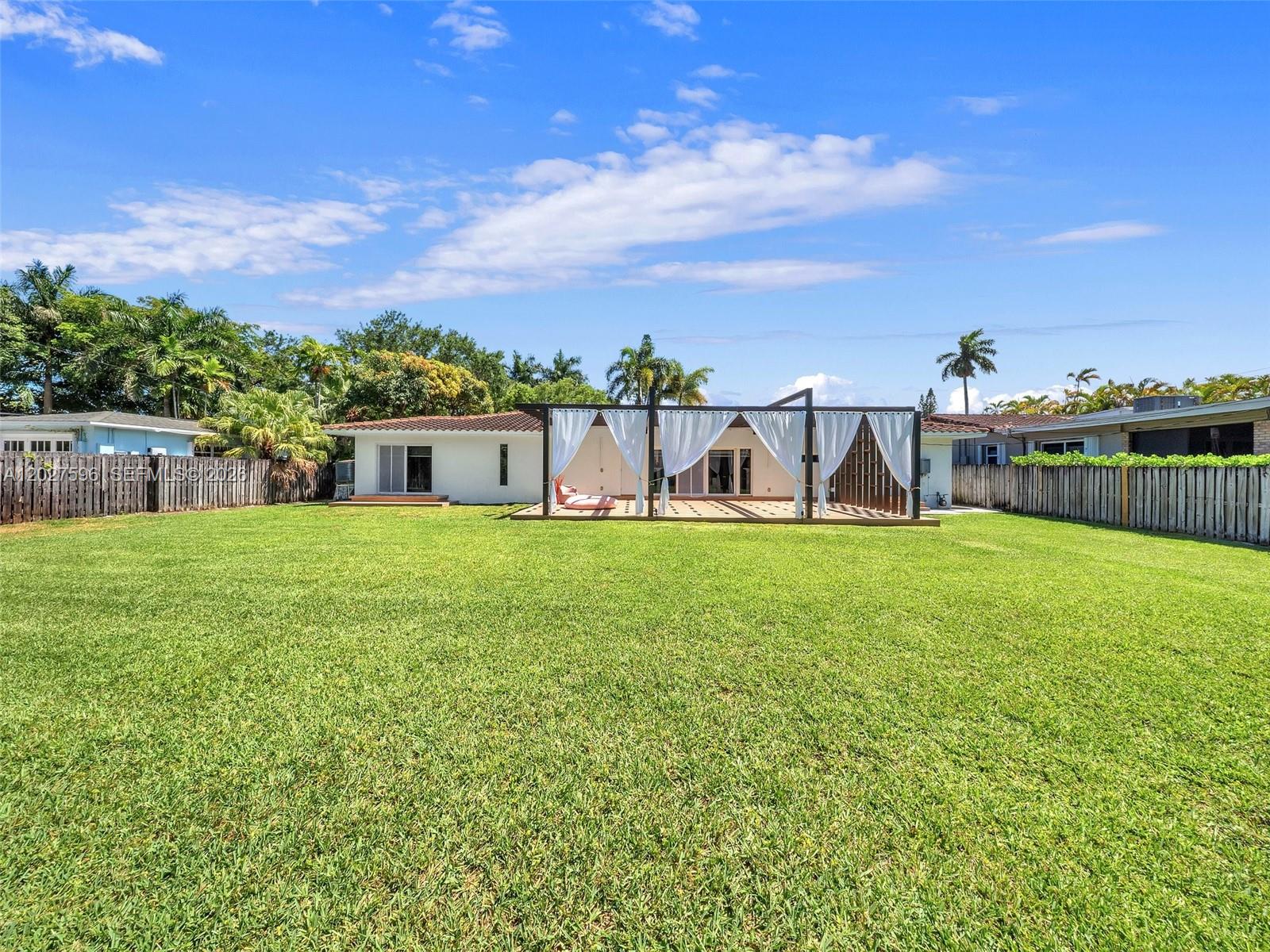 HOLLYWOOD LAKES SECTION - Residential