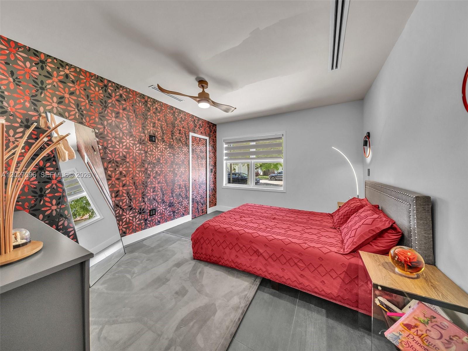 HOLLYWOOD LAKES SECTION - Residential