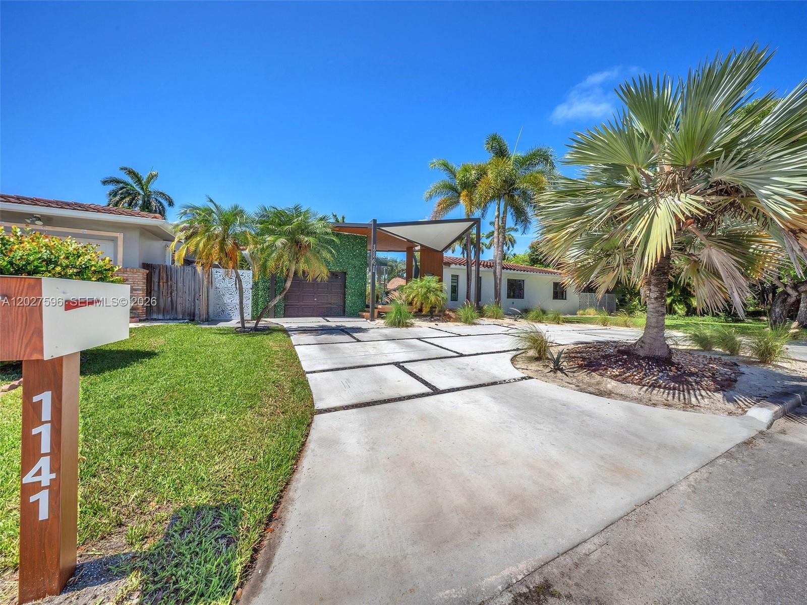 HOLLYWOOD LAKES SECTION - Residential