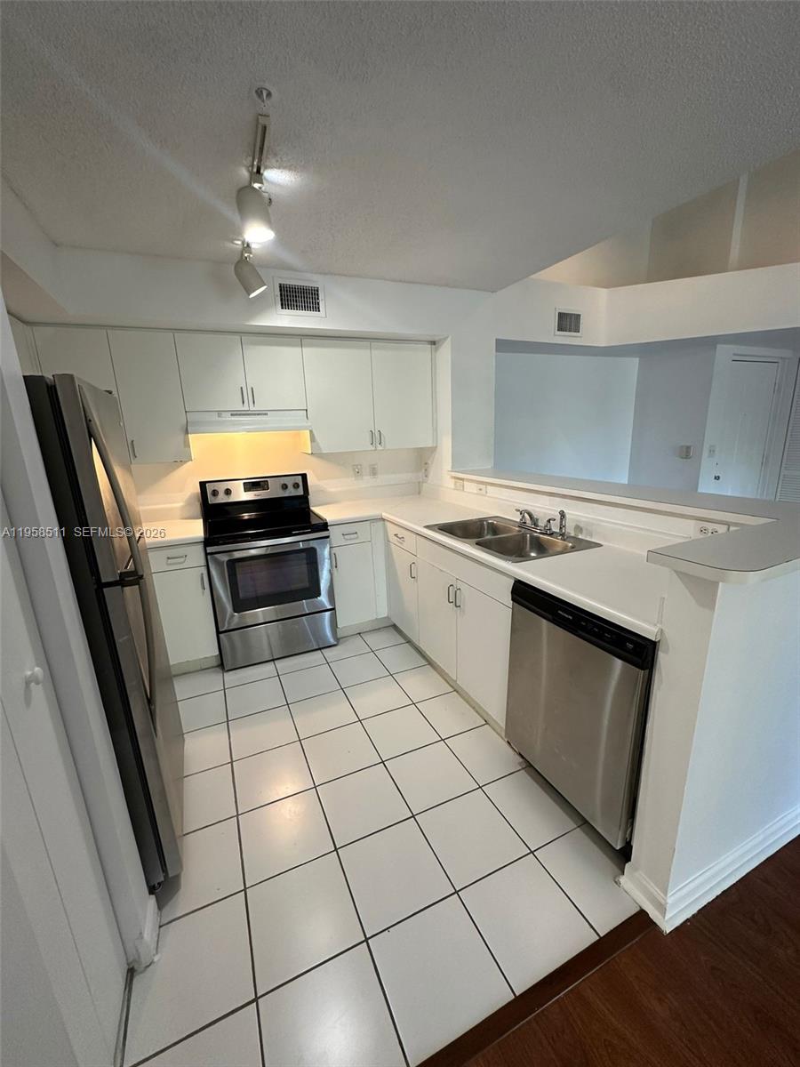 4848 N State Road 7 4306