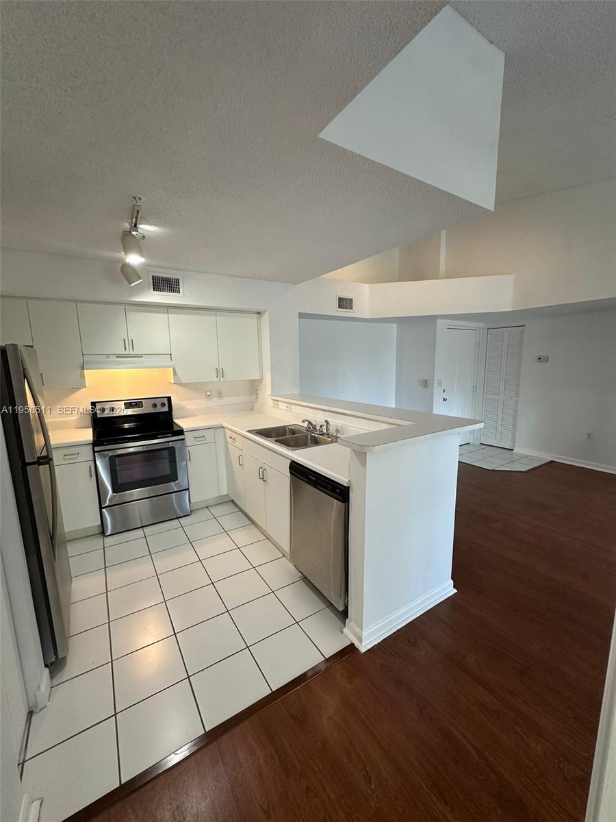 CARRINGTON AT COCONUT CRE - Residential Lease