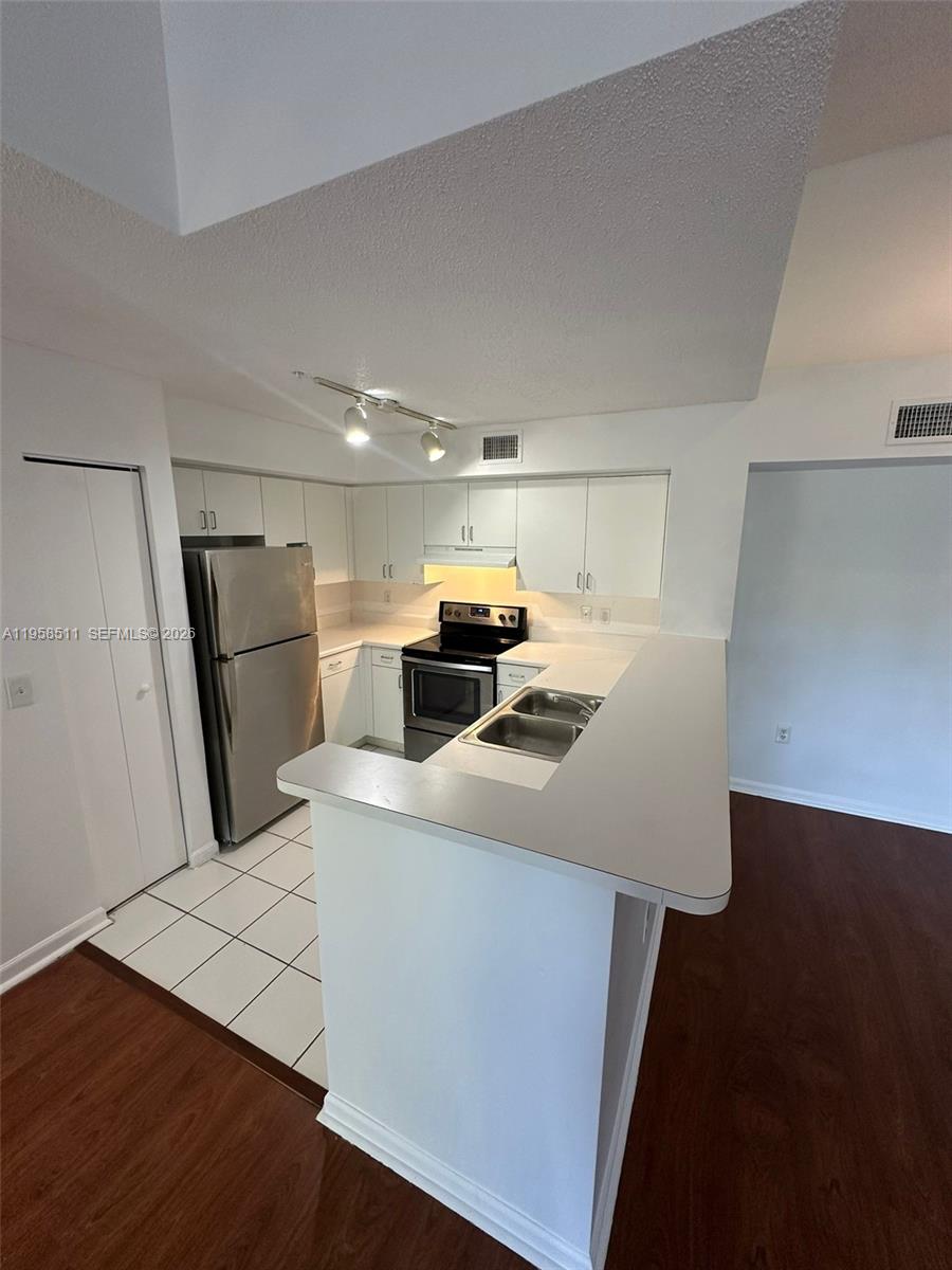 4848 N State Road 7 4306